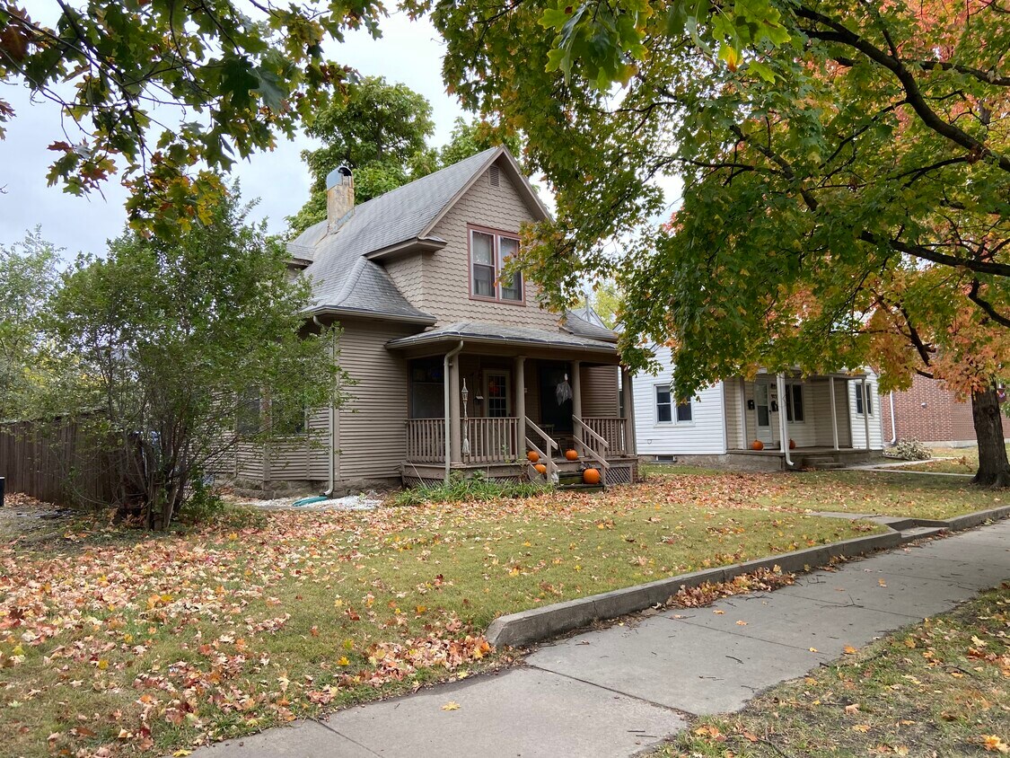 Primary Photo - 917 Bluemont Ave