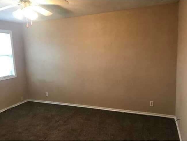 Building Photo - 410 W 4th N