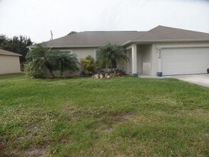 Building Photo - 4210 SW Utterback St