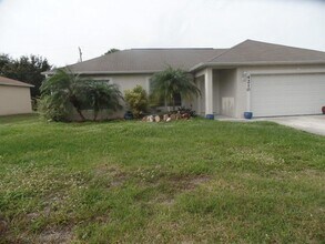 Building Photo - 4210 SW Utterback St