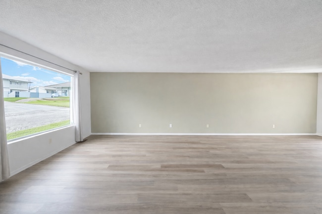 Foto del edificio - Cozy 2 bedroom with HUGE backyard!