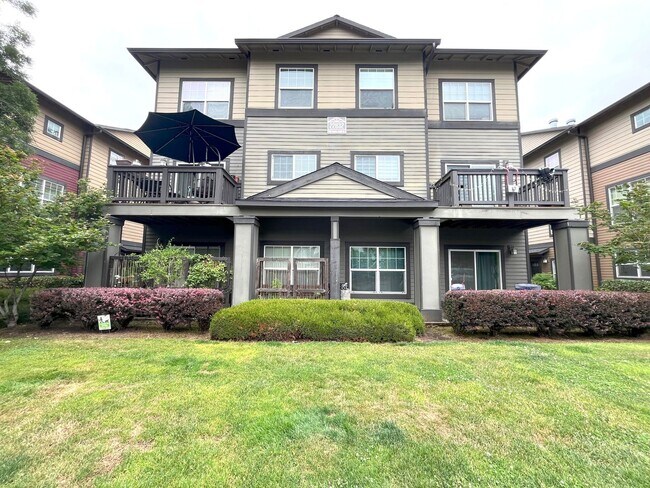 Foto del edificio - Charming 2-Bed Townhome in Sherwood with P...