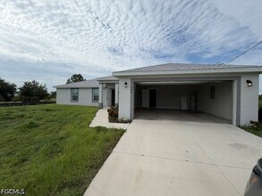 Building Photo - 740 Foxtail St E