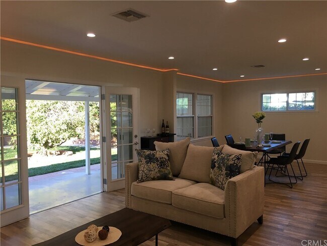 Foto del edificio - 15931 Tuba St