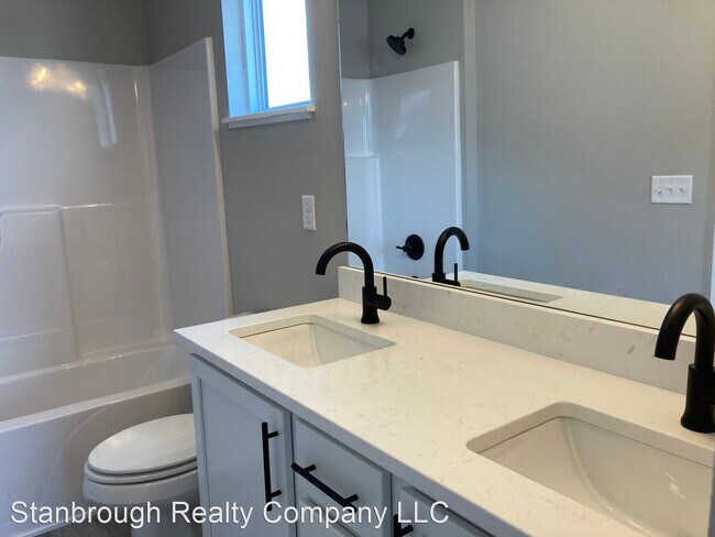Building Photo - 4 br, 2.5 bath House - 1509 NE Savana Dr
