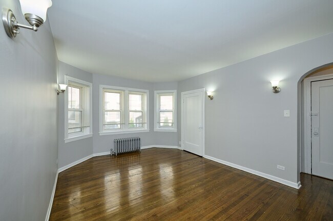Building Photo - 6322 N Albany Ave