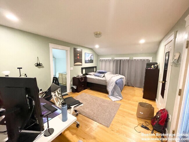 Foto del edificio - 27 Iroquois St