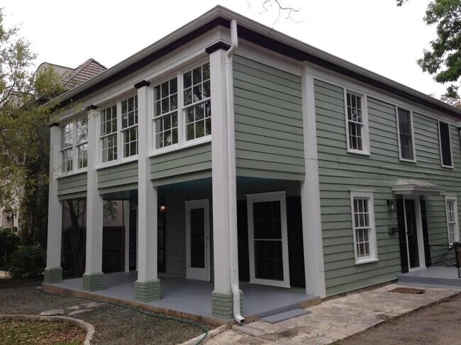 Foto del edificio - 2403 Jarratt Ave