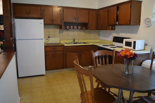 Building Photo - Fully Furnished Seasonal Unit in Jensen Be...