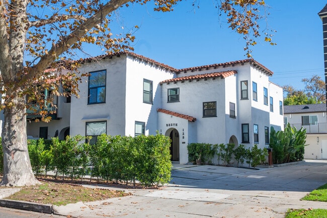 Building Photo - 128 S Harper Ave