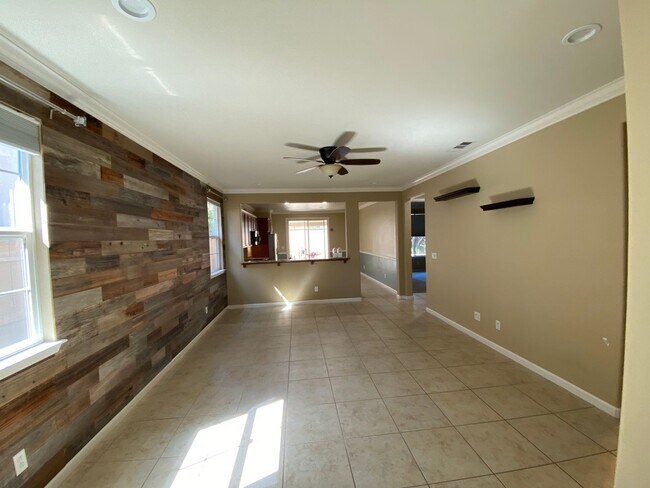 Building Photo - 55+ Community Home in Great Condition!