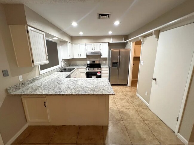 Photo - 687 W Barrow Dr House