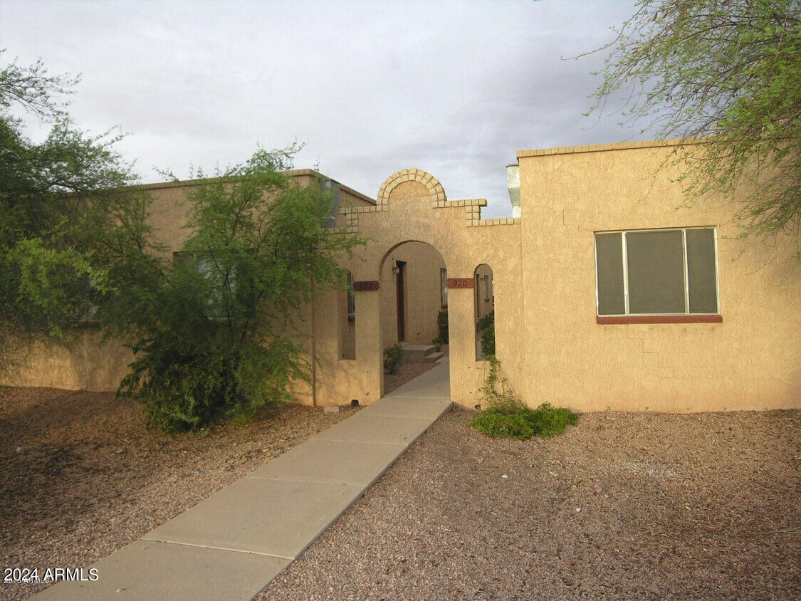Primary Photo - 916 N Pueblo Dr