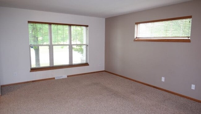 Building Photo - 9122 Ancient Oak Ln