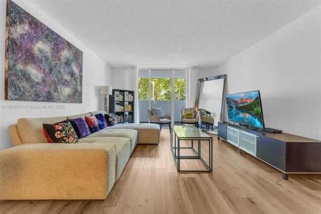 Foto del edificio - 2780 NE 183rd St