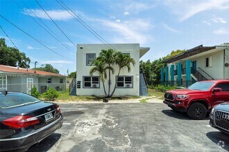 Building Photo - 2050 Lincoln Ave