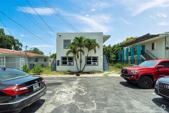 Building Photo - 2050 Lincoln Ave