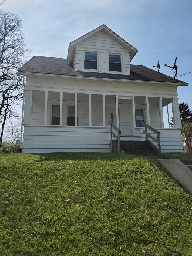 Primary Photo - 352 31st St NW