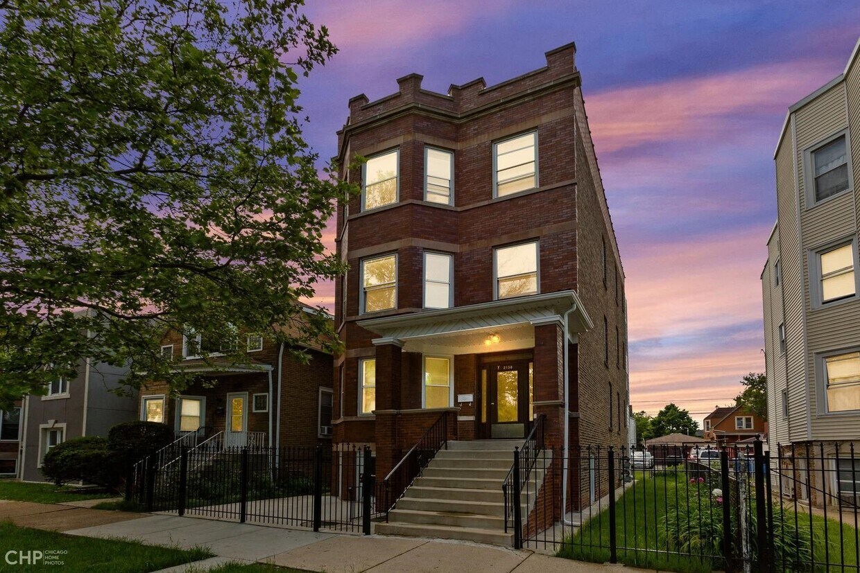 Primary Photo - 2138 N Keeler Ave