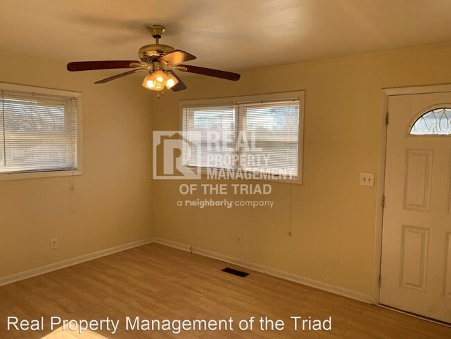 Building Photo - 2 br, 1 bath House - 903 E. Bragg St.