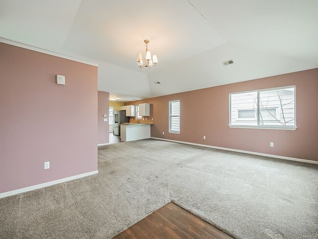 Building Photo - Lake Living at Its Finest in Keego Harbor!