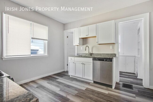 Building Photo - 374 Breckenridge St