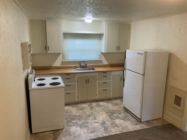 Building Photo - 1 Bedroom duplex in downtown Eugene