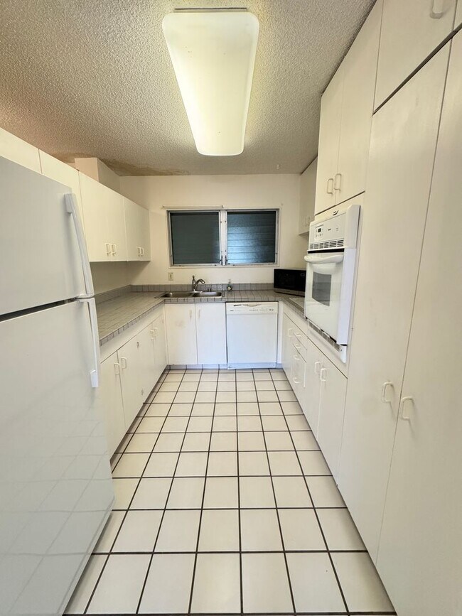 Foto del edificio - 2 bed, 2 bath, 1 parking condo in the hear...