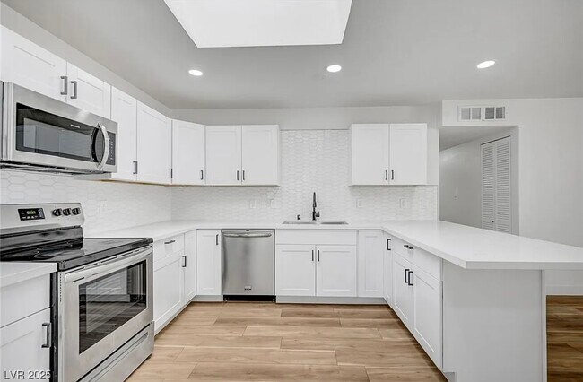 Building Photo - 6520 Evergreen Ave