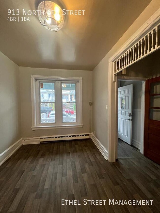 Building Photo - Spacious And Newly-Renovated Home