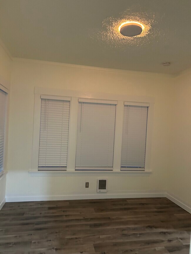 Building Photo - 304 W Willis St