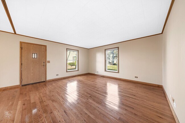 Foto del edificio - Beautiful End Unit Townhome with Garage!