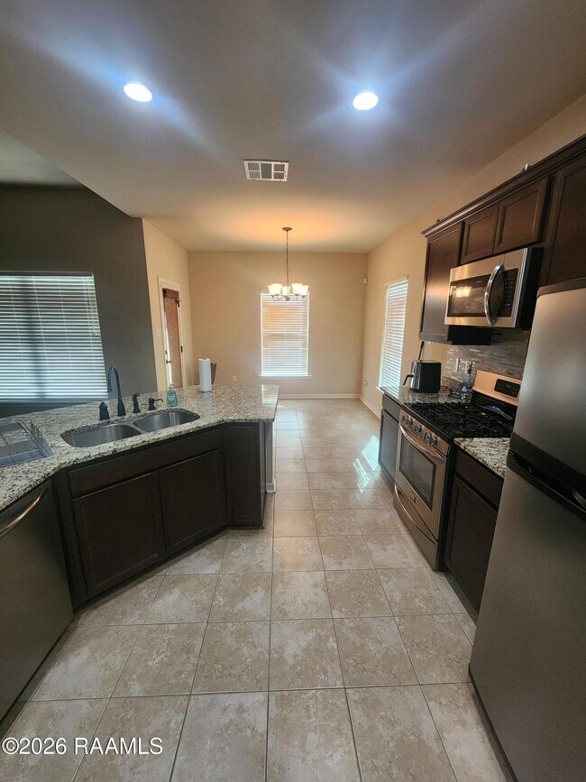 Foto del edificio - 417 Elwick Dr