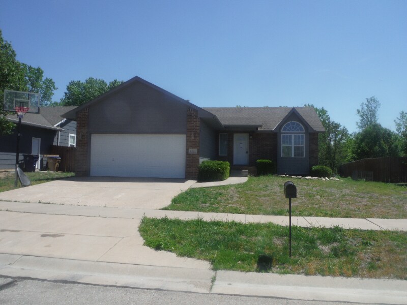 Primary Photo - 10907 E Funston St