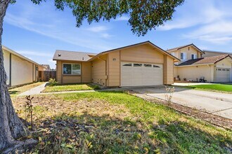 Building Photo - 33171 Quail Dr