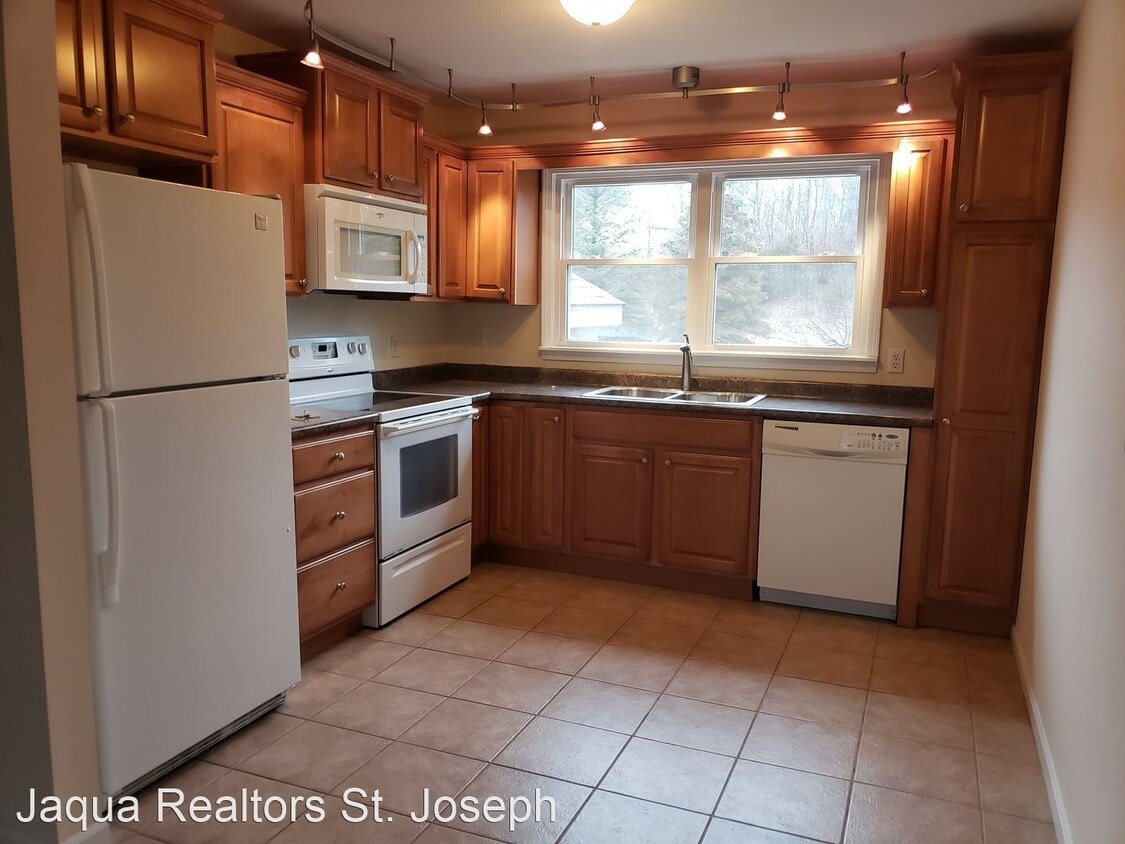 2000 U.S. 31 N, Petoskey, MI 49770 Room for Rent in Petoskey, MI