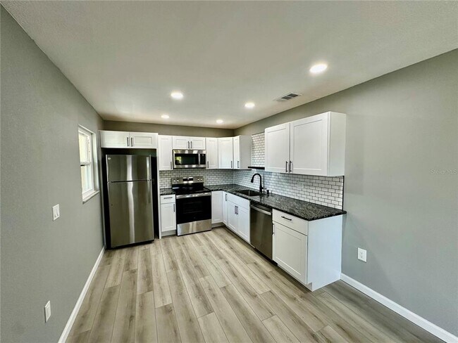 Foto del edificio - 460 Base Ave E