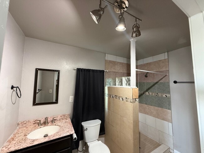 Photo - 1018 Chicago Blvd Apartment