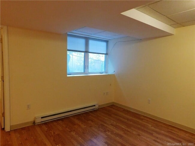 Building Photo - 512 Townsend Ave