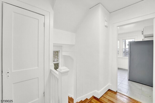 Foto del edificio - 1084 Pine Ave