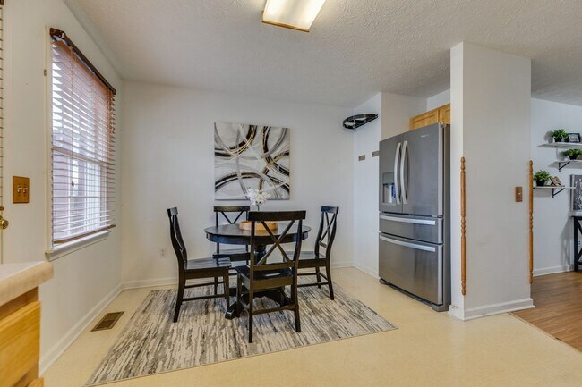 Foto del edificio - 659 Beaverview Dr
