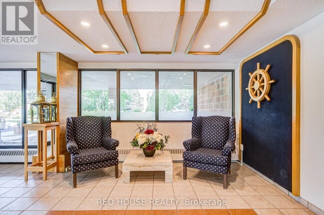Photo du bâtiment - 5250-5250 Lakeshore Rd.