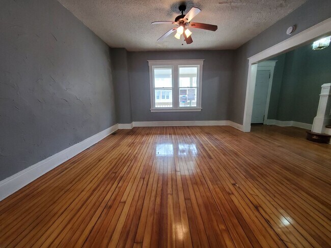 Foto del edificio - Single Family Home w/ HUGE Yard