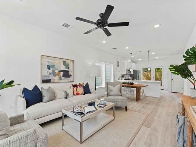 Foto del edificio - 1448 Dewalt St