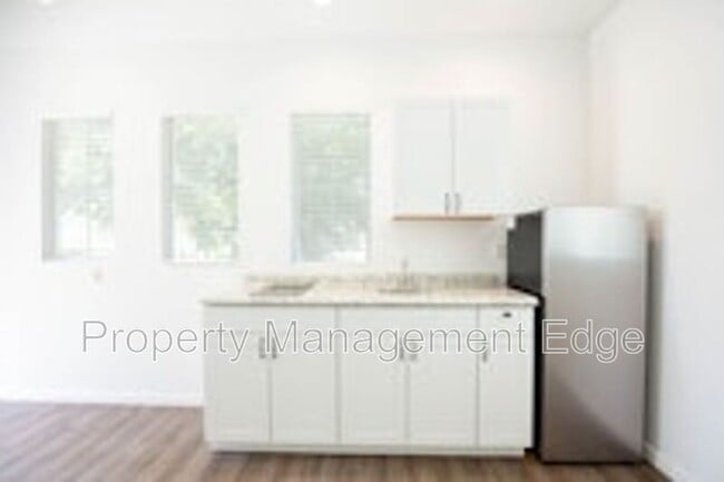 Building Photo - 40189 Julianne Dr