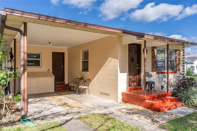 Building Photo - 733 Delaney Park Dr