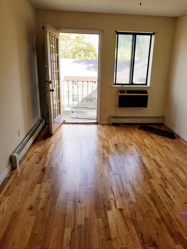 Foto principal - 36-33 193rd St