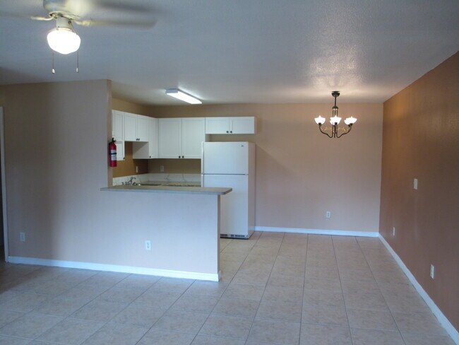Building Photo - 800 N Fiske Blvd