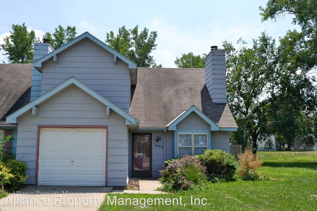 Primary Photo - 1609 Green Valley Cir