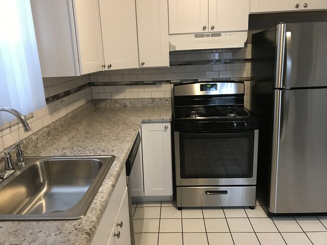 Kitchen - 2595 Auburn Rd